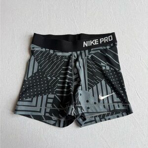 Nike Pro Dry-Fit Athletic Shorts Gray Pattern